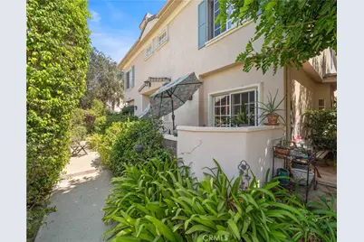 11808 Riverside Drive #3, Valley Village, CA 91607 - Photo 2