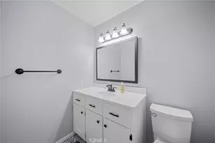 24307 La Glorita Cir, Newhall, CA 91321 - Photo 10