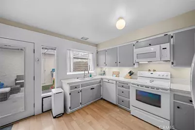 24307 La Glorita Circle, Newhall, CA 91321 - Photo 8