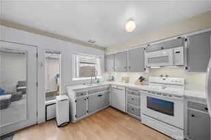 24307 La Glorita Cir, Newhall, CA 91321 - Photo 8