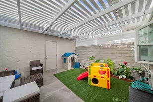 24307 La Glorita Cir, Newhall, CA 91321 - Photo 14