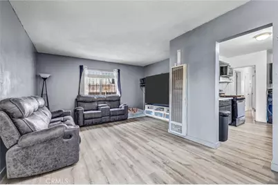 9402 Hickory, Los Angeles, CA 90002 - Photo 2