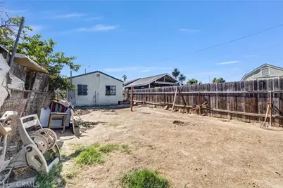 9402 Hickory, Los Angeles, CA 90002 - Photo 16
