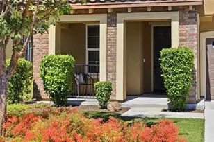 27364 Ellery Pl, Saugus, CA 91350 - Photo 2