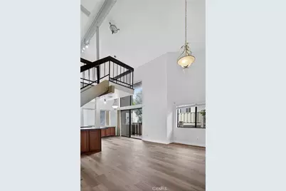 18433 Hatteras #507, Tarzana, CA 91356 - Photo 2