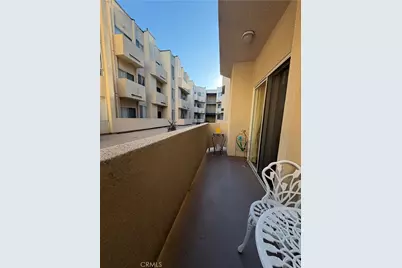 19350 Sherman, Los Angeles, CA 91335 - Photo 16