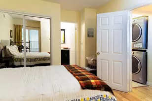 15344 Weddington St, Sherman Oaks, CA 91411 - Photo 4