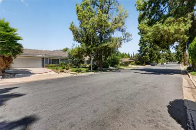 10749 Melvin, Northridge, CA 91326 - Photo 2