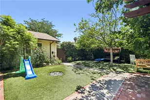 18937 Sylvan St, Tarzana, CA 91335 - Photo 2