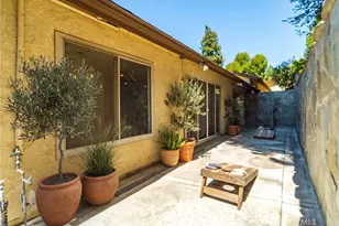 26562 Cardwick Ct, Newhall, CA 91321 - Photo 32