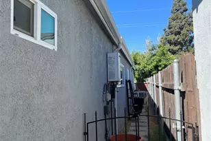1454 N Clybourn Ave, Burbank, CA 91505 - Photo 22