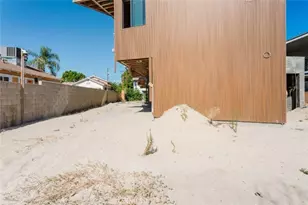 6651 Camellia Ave, Los Angeles, CA 91606 - Photo 2