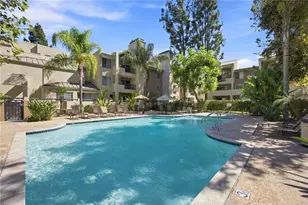 21400 Burbank, Woodland Hills, CA 91367 - Photo 16