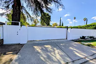 23130 Victory, Woodland Hills, CA 91367 - Photo 34