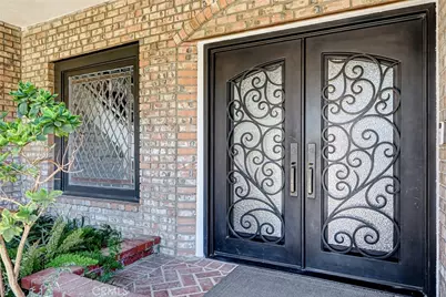 17002 Dearborn, Northridge, CA 91325 - Photo 2