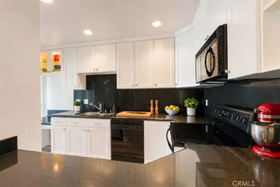 18502 Mayall #B, Northridge, CA 91324 - Photo 14