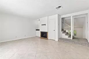 18631 Collins, Los Angeles, CA 91356 - Photo 8