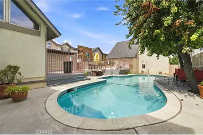 18631 Collins #30, Los Angeles, CA 91356 - Photo 4
