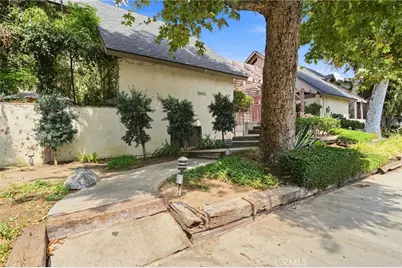 18631 Collins #30, Los Angeles, CA 91356 - Photo 2