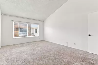 18631 Collins #30, Los Angeles, CA 91356 - Photo 20