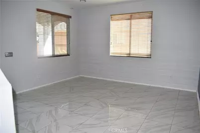 43033 Carpenter, Lancaster, CA 93535 - Photo 4