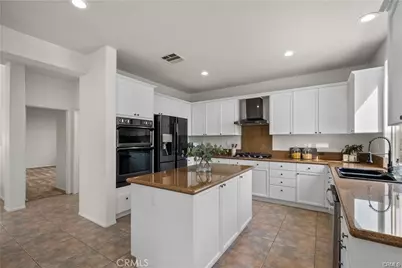 29052 Madrid Place, Castaic, CA 91384 - Photo 46