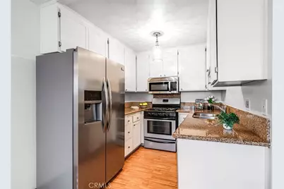 4000 W Victory Boulevard #204, Burbank, CA 91505 - Photo 2