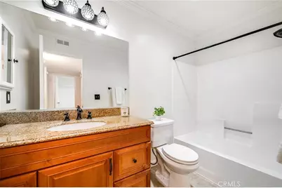 4000 W Victory Boulevard #204, Burbank, CA 91505 - Photo 16