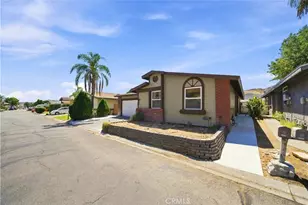 31977 Quartz Ln, Castaic, CA 91384 - Photo 2
