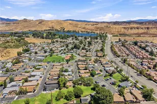 31977 Quartz Ln, Castaic, CA 91384 - Photo 36
