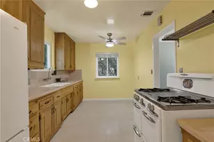 14766 Kingsbury St, Mission Hills (San Fernando), CA 91345 - Photo 12