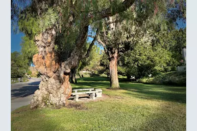 20042 Avenue Of The Oaks, Newhall, CA 91321 - Photo 34
