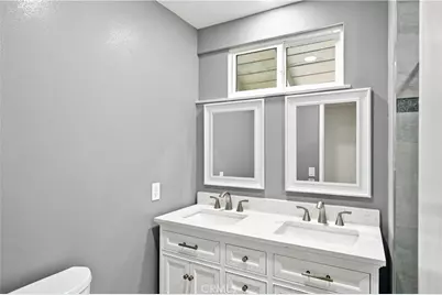 23002 La Granja, Valencia, CA 91354 - Photo 36
