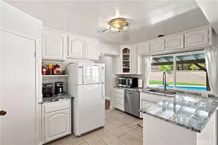 23002 La Granja, Valencia, CA 91354 - Photo 12
