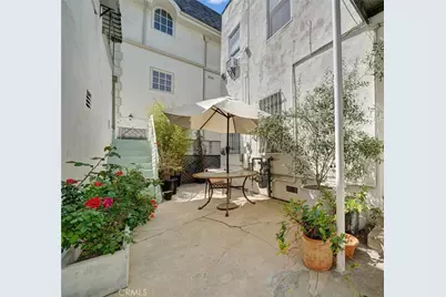 124 S Elm Drive #9, Beverly Hills, CA 90212 - Photo 2