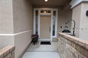 27976 Trillium Ln, Valencia, CA 91354 - Photo 2