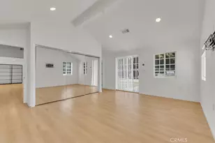 22720 Oxnard St, Woodland Hills, CA 91367 - Photo 16