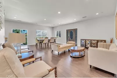 22720 Oxnard Street, Woodland Hills, CA 91367 - Photo 22