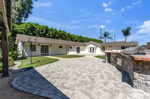 22720 Oxnard St, Woodland Hills, CA 91367 - Photo 2