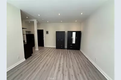 2121 James M Wood #110, Los Angeles, CA 90006 - Photo 2