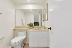 21500 Califa St, Woodland Hills, CA 91367 - Photo 18