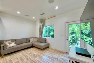11454 Sunburst St, Sylmar, CA 91342 - Photo 32
