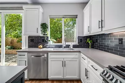 28306 Agajanian, Saugus, CA 91390 - Photo 18