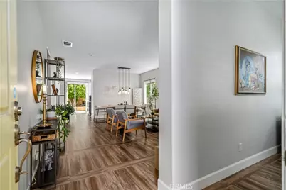 28306 Agajanian, Saugus, CA 91390 - Photo 6