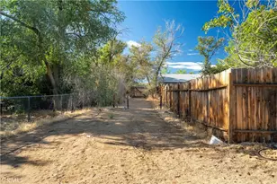 17837 Joshua Grove Ave, Lake Los Angeles, CA 93591 - Photo 34