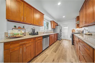 16249 Chatsworth, Granada Hills, CA 91344 - Photo 8