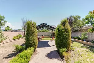 14004 Herron St, Sylmar, CA 91342 - Photo 38
