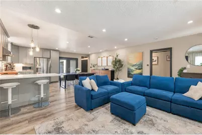 15741 Haynes Street, Van Nuys, CA 91406 - Photo 4