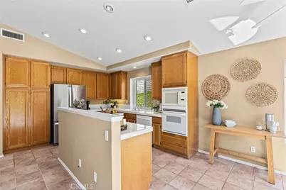 28712 Park Woodland, Saugus, CA 91390 - Photo 12