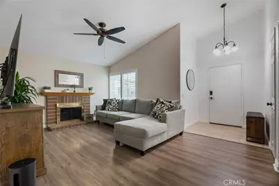 20755 Benz, Saugus, CA 91350 - Photo 6